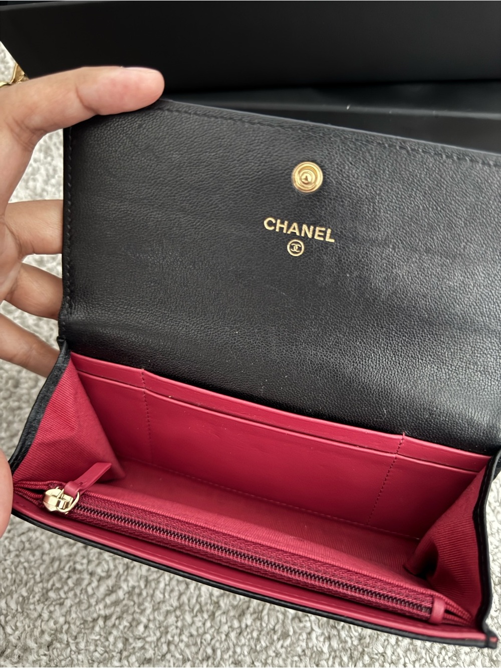 Chanel
19 Flap Wallet Quilted Lambskin 
(Great condition + Full set) - Picture 5 of 10